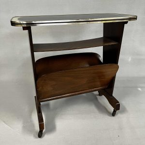 Jaren '50 bijzettafel, met lectuurbak en wieltjes