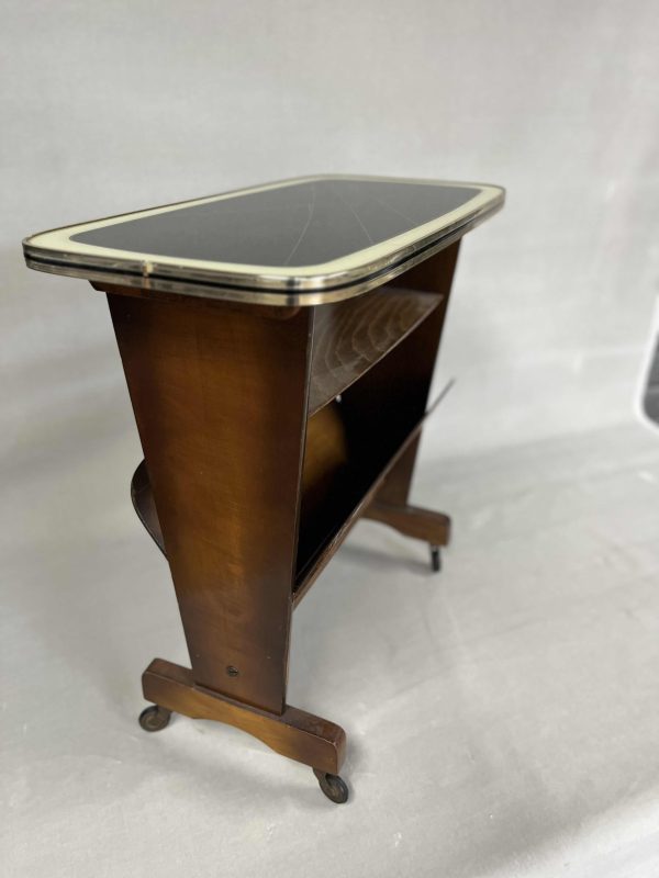 IMG_5085 Jaren '50 bijzettafel, met lectuurbak en wieltjes